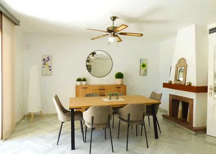 Selecta Family By The Sea אסטפונה